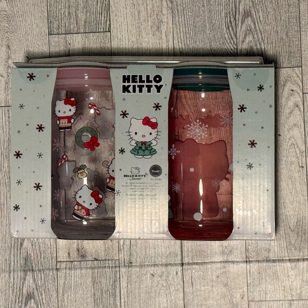 Hello Kitty Christmas 2 Pack Glass Tumbler Set with Straws - Picture 2 of 3
